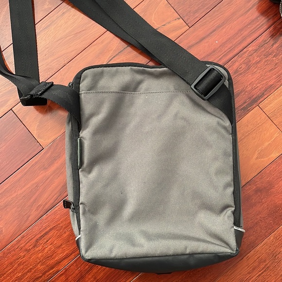 Tumi Tech side bag - Picture 2 of 6